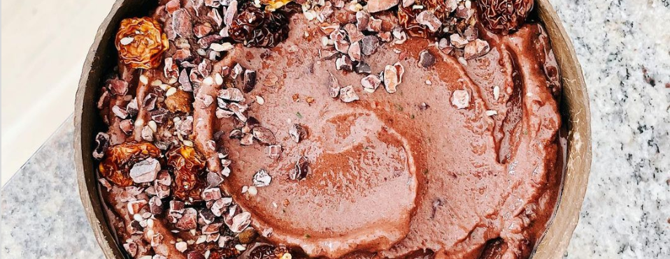 Chocolate Cherry Smoothie Bowl-Philosophie