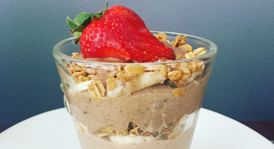 Strawberry Layered Superfood Parfait-Philosophie