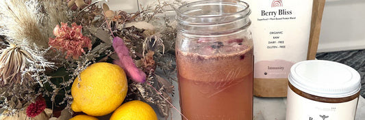 Refreshing Homemade Berry Superfood Lemonade-Philosophie